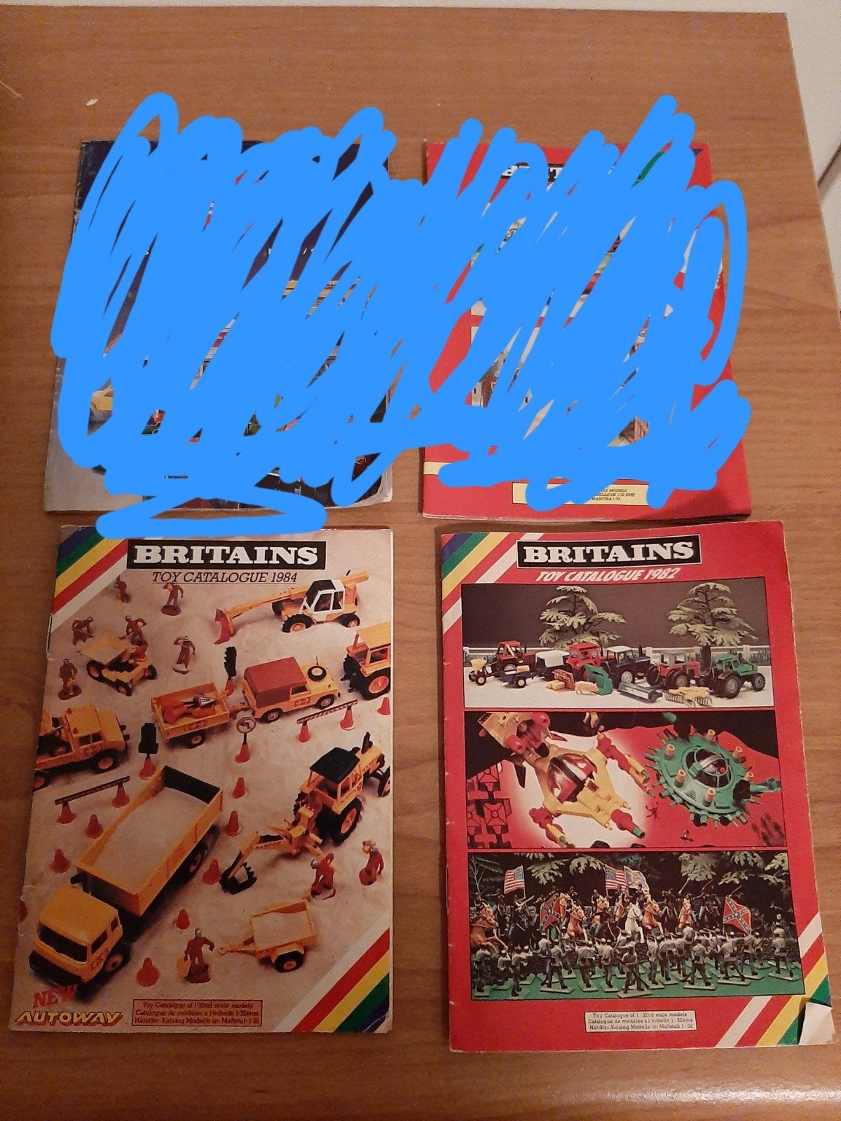 Britains boekjes 82 en 84, Hobby en Vrije tijd, Modelauto's | 1:32, Ophalen of Verzenden, Tractor of Landbouw, Britains