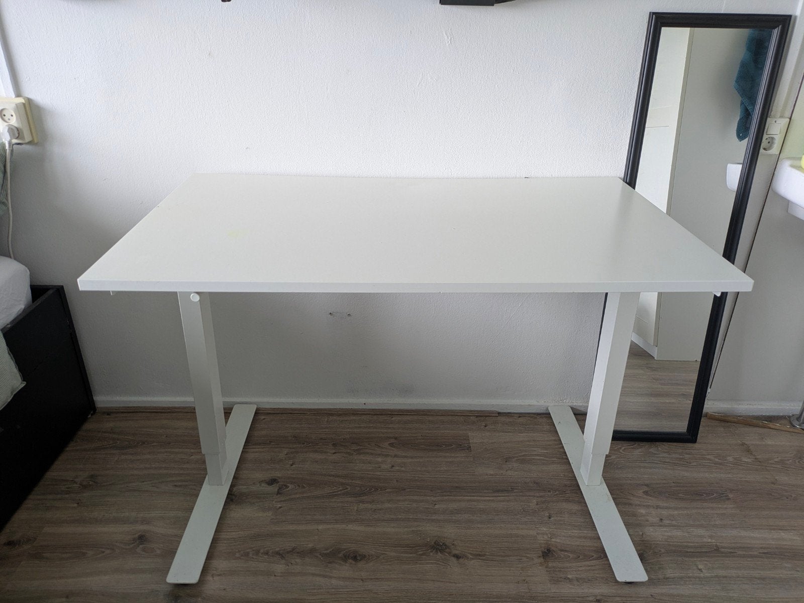 IKEA MITTZON wit bureau verstelbaar in hoogte, Ophalen, Gebruikt, Spaanplaat of MDF, Overige merken