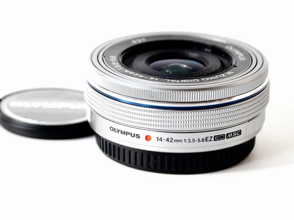 Olympus M.Zuiko  14-42mm F/3.5-5.6 Pancake EZ, nieuwstaat, Ophalen of Verzenden, Zo goed als nieuw, Standaardlens, Zoom