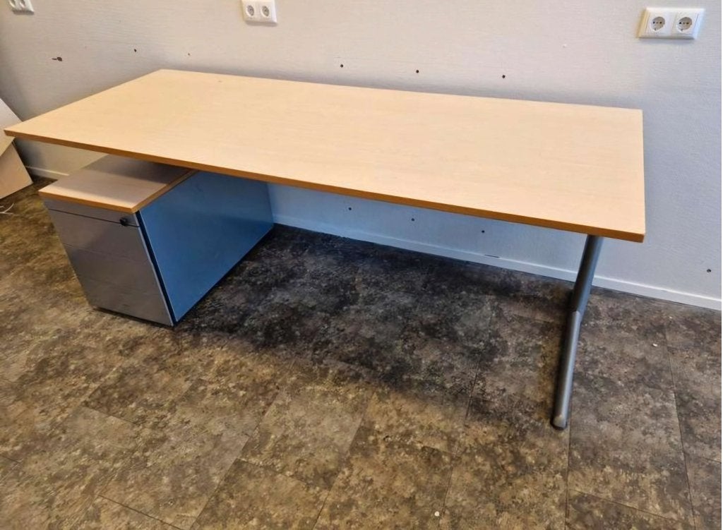 100x Ahrend 500 bureaus ( div maten ) optie nieuwe bladen, In hoogte verstelbaar, Kofferen 60, 5492 BP Sint-Oedenrode, Ophalen of Verzenden