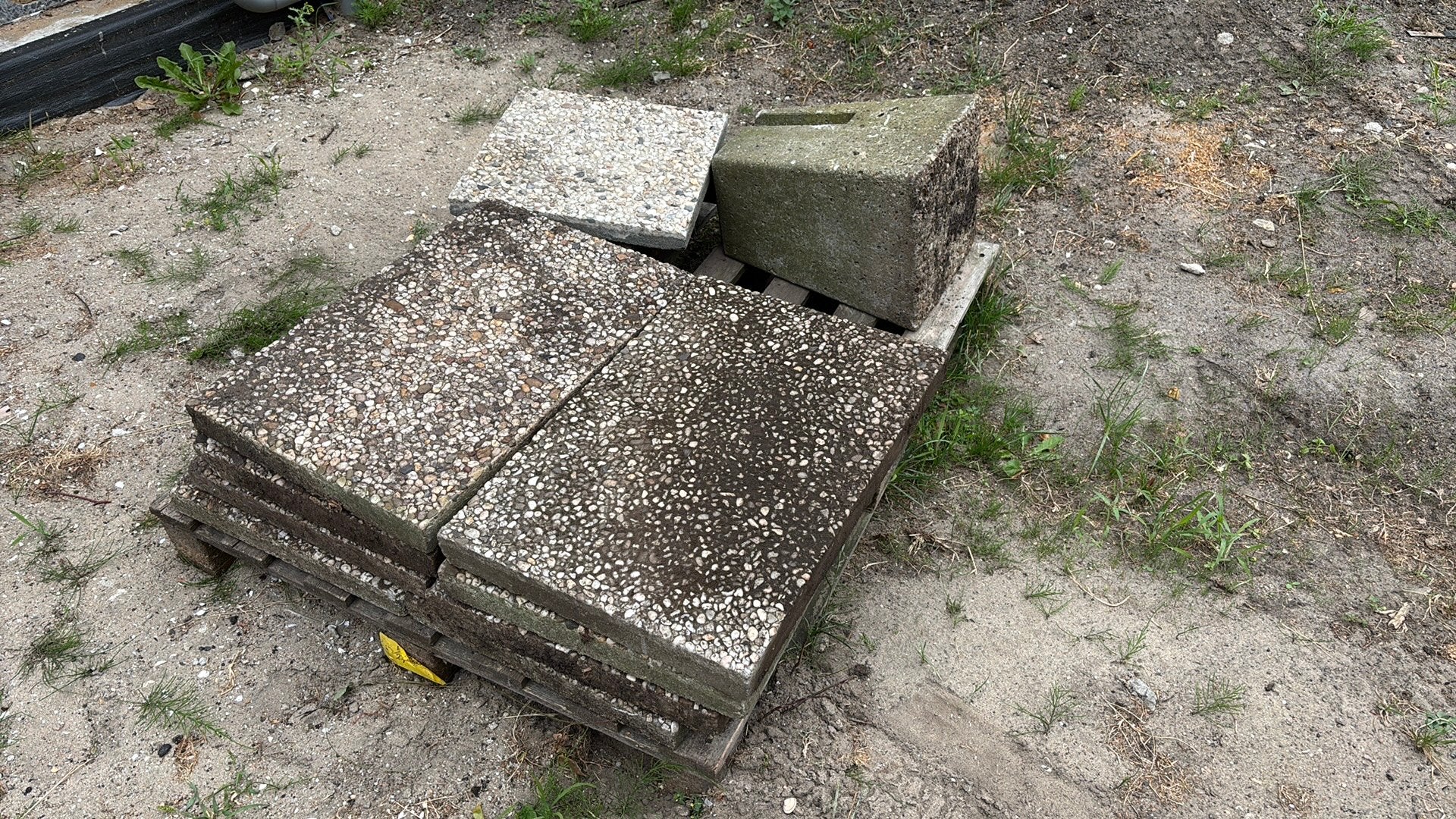 Grindtegels, poer en bakstenen gratis afhalen, Tuin en Terras, Tegels en Klinkers, Ophalen, Zo goed als nieuw, Overige materialen