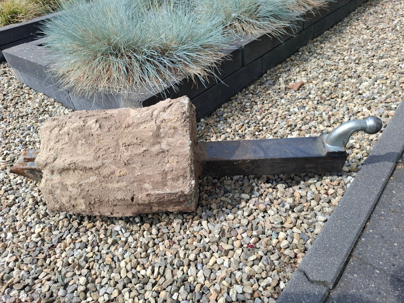 Trekhaak met betonnen voet om in te graven, Ophalen