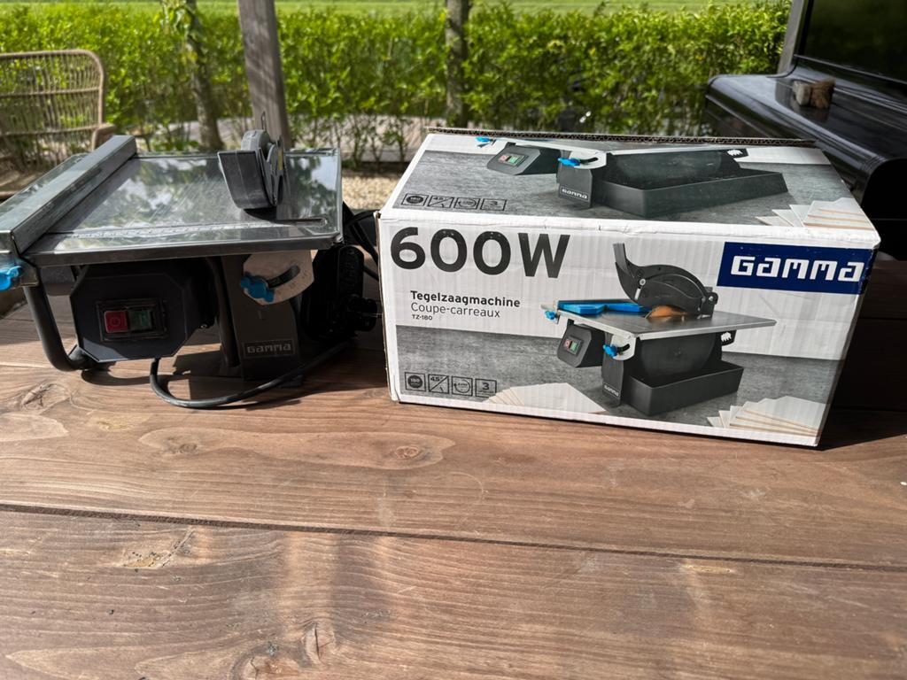 Gamma Tegelzaagmachine 600W - Zo goed als nieuw, Ophalen, Overige typen, 600 tot 1200 watt, Zo goed als nieuw