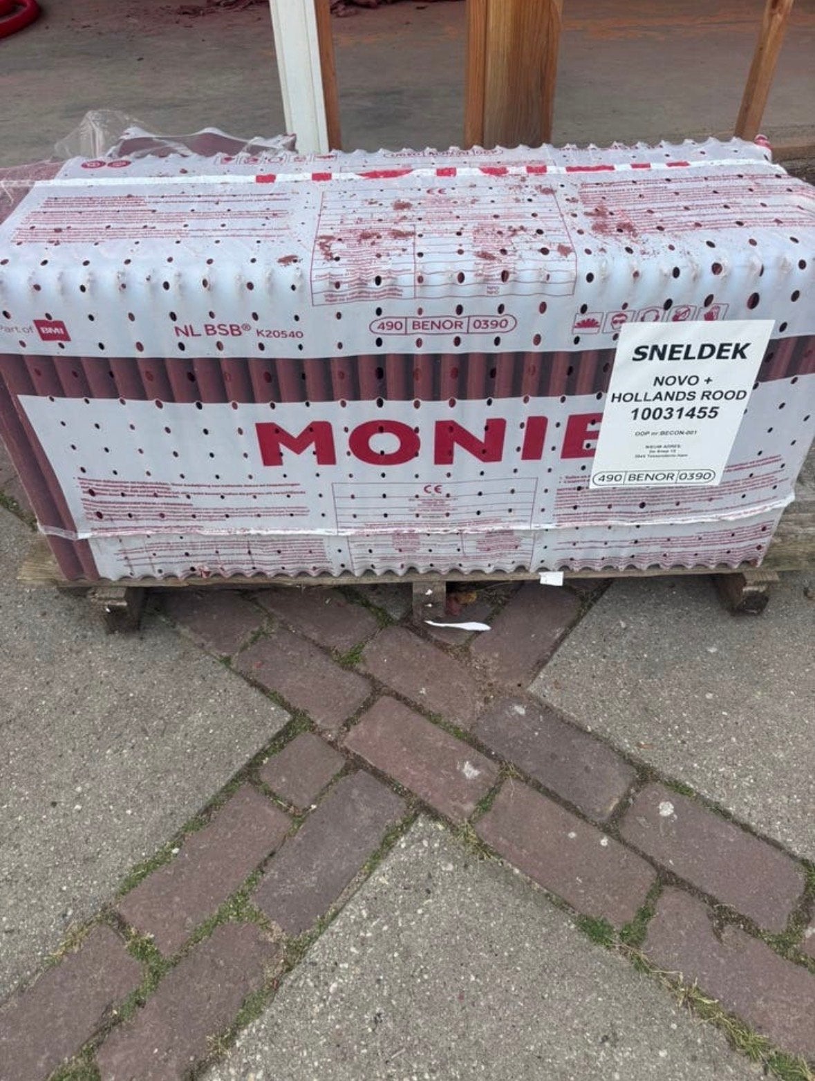 Gratis af te halen: Monier sneldek Novo+ rode dakpannen, Doe-het-zelf en Verbouw, Dakpannen en Dakbedekking, Nieuw, Dakpannen
