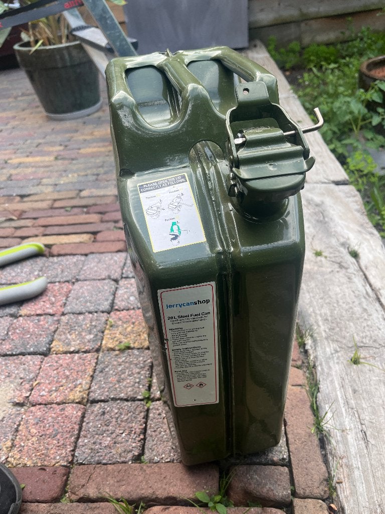 Jerrycan 20 litre steel fuel can, Ophalen, Zo goed als nieuw