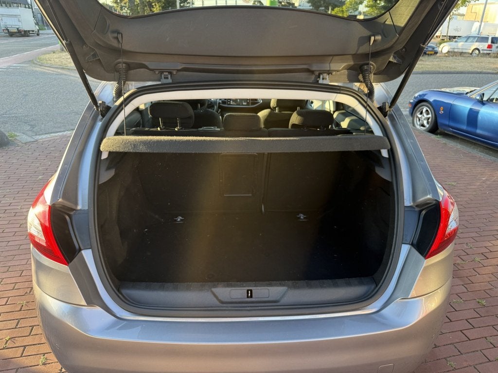 Foto 9 van Peugeot 308 1.6 THP Allure airco pano navi trekhaak