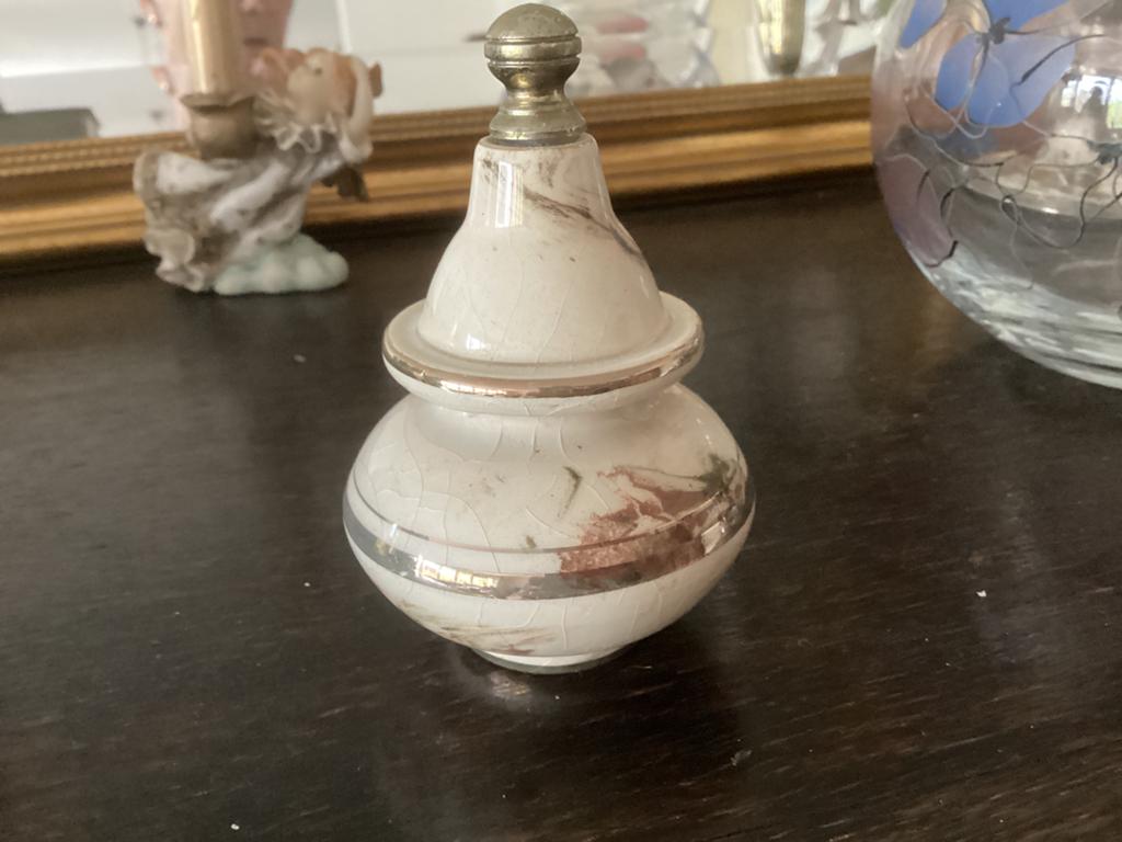 Oud Parfumpotje keramiek hoog 8.5 cm, Verzamelen, Parfumverzamelingen, Ophalen of Verzenden, Zo goed als nieuw, Parfumfles