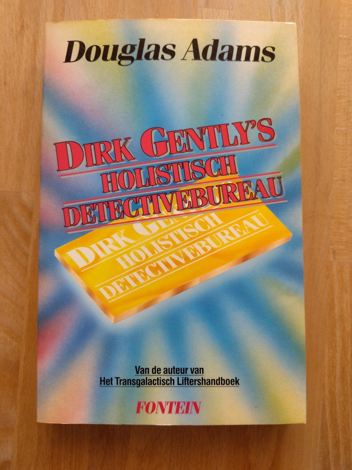Douglas Adams - Dirk Gently's Holistisch Detectivebureau, Ophalen of Verzenden, Zo goed als nieuw, Douglas Adams