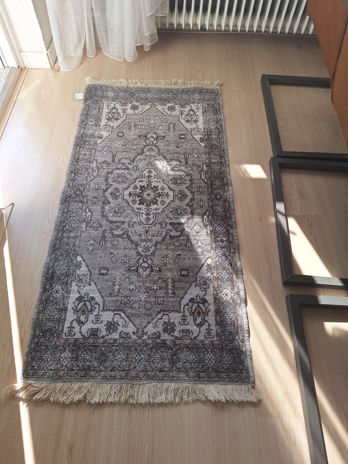 Grijs katoenen vloerkleed 135x67 cm, 100 tot 150 cm, Klassiek, Oosters, Zo goed als nieuw, Grijs