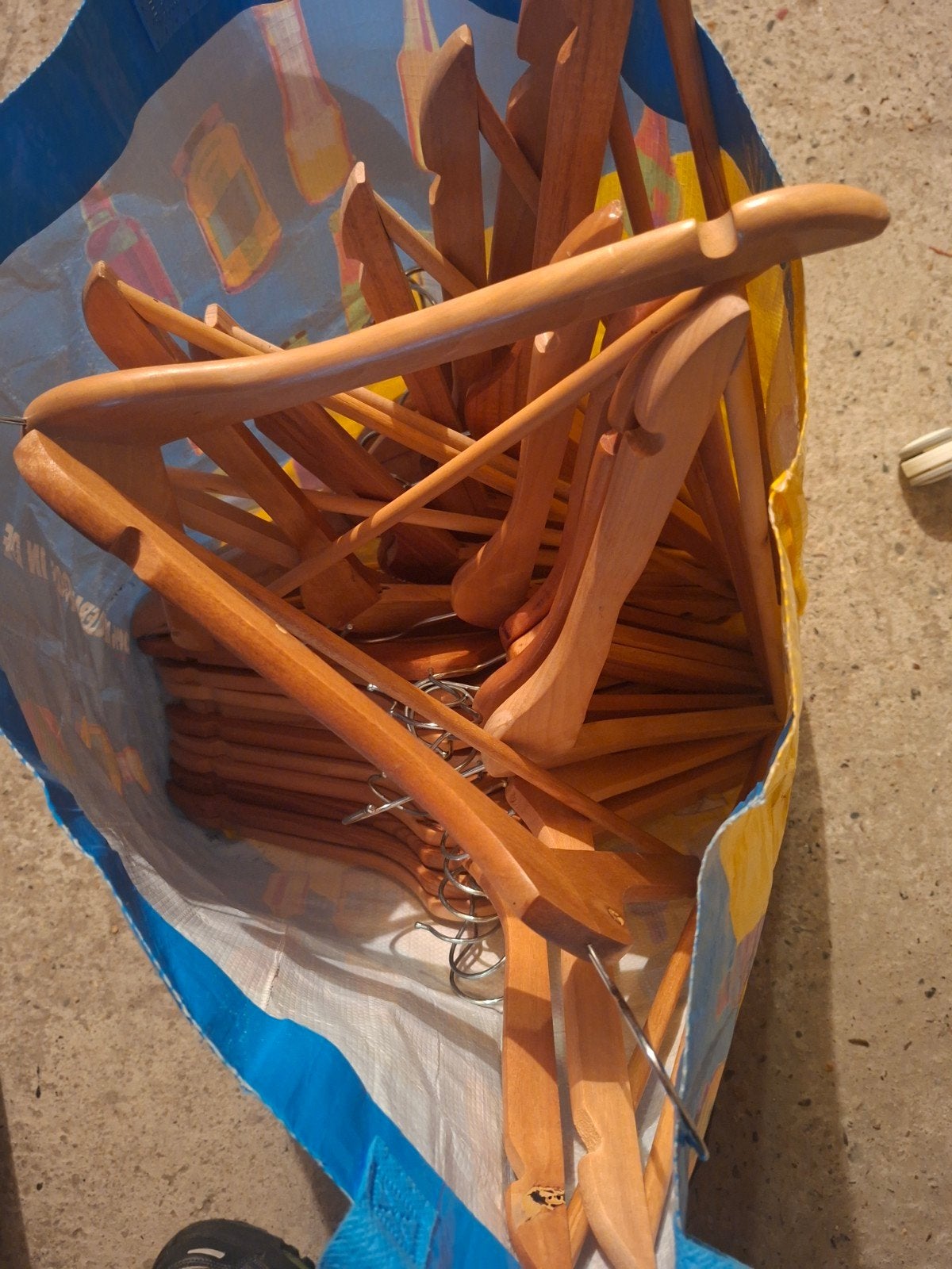 aantal houten kleding hangers, Ophalen of Verzenden, Zo goed als nieuw, Hout