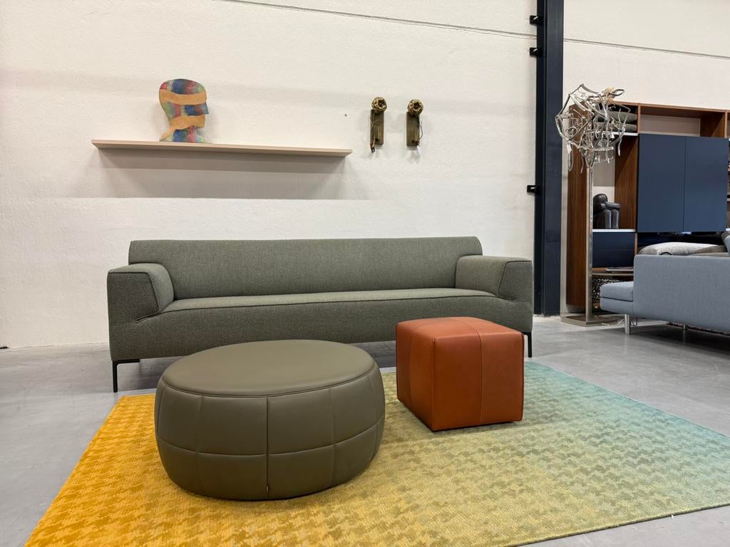 Nieuw Design on Stock Barrell 80 Poef Basque Forrest Leer, Huis en Inrichting, Banken | Voetenbanken en Poefen, Rond, Leer, Eyye