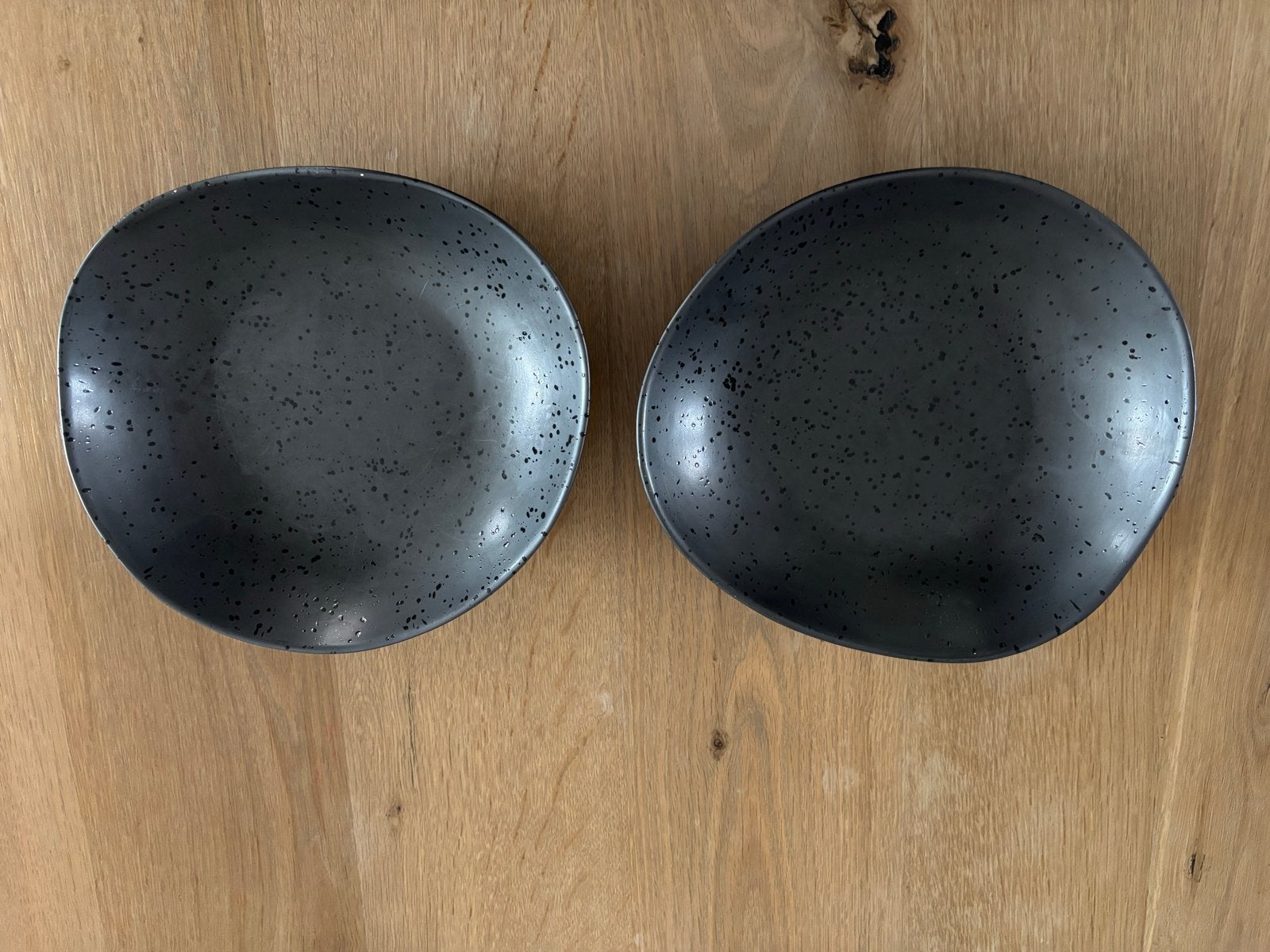 Twee zwarte Select dinerware schalen/kommen, Huis en Inrichting, Keuken | Servies, Overige merken, Keramiek, Ophalen of Verzenden