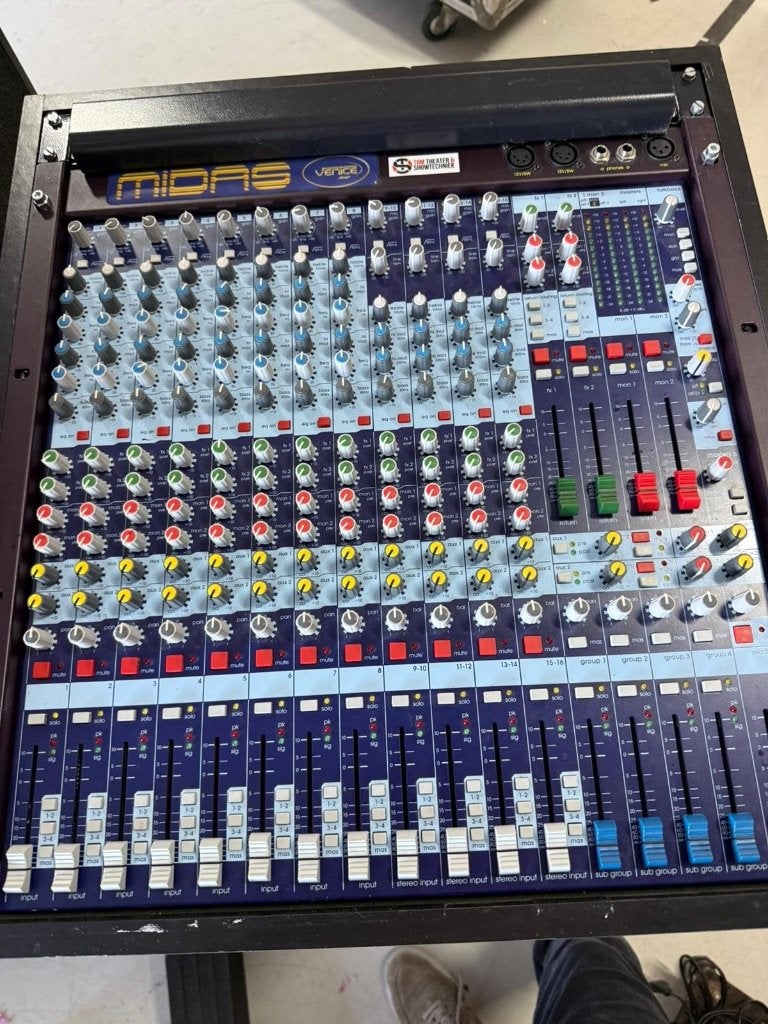 Midas Venice 160 Analoge Mengtafel incl. Flightcas, Muziek en Instrumenten, Mengpanelen, Ophalen, Zo goed als nieuw, 20 kanalen of meer