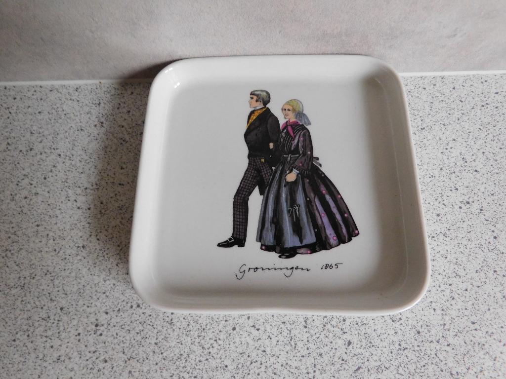 Bord 13 cm. Klederdracht Groningen 1865 Villeroy & Boch, Huis en Inrichting, Keuken | Servies, Ophalen of Verzenden, Zo goed als nieuw