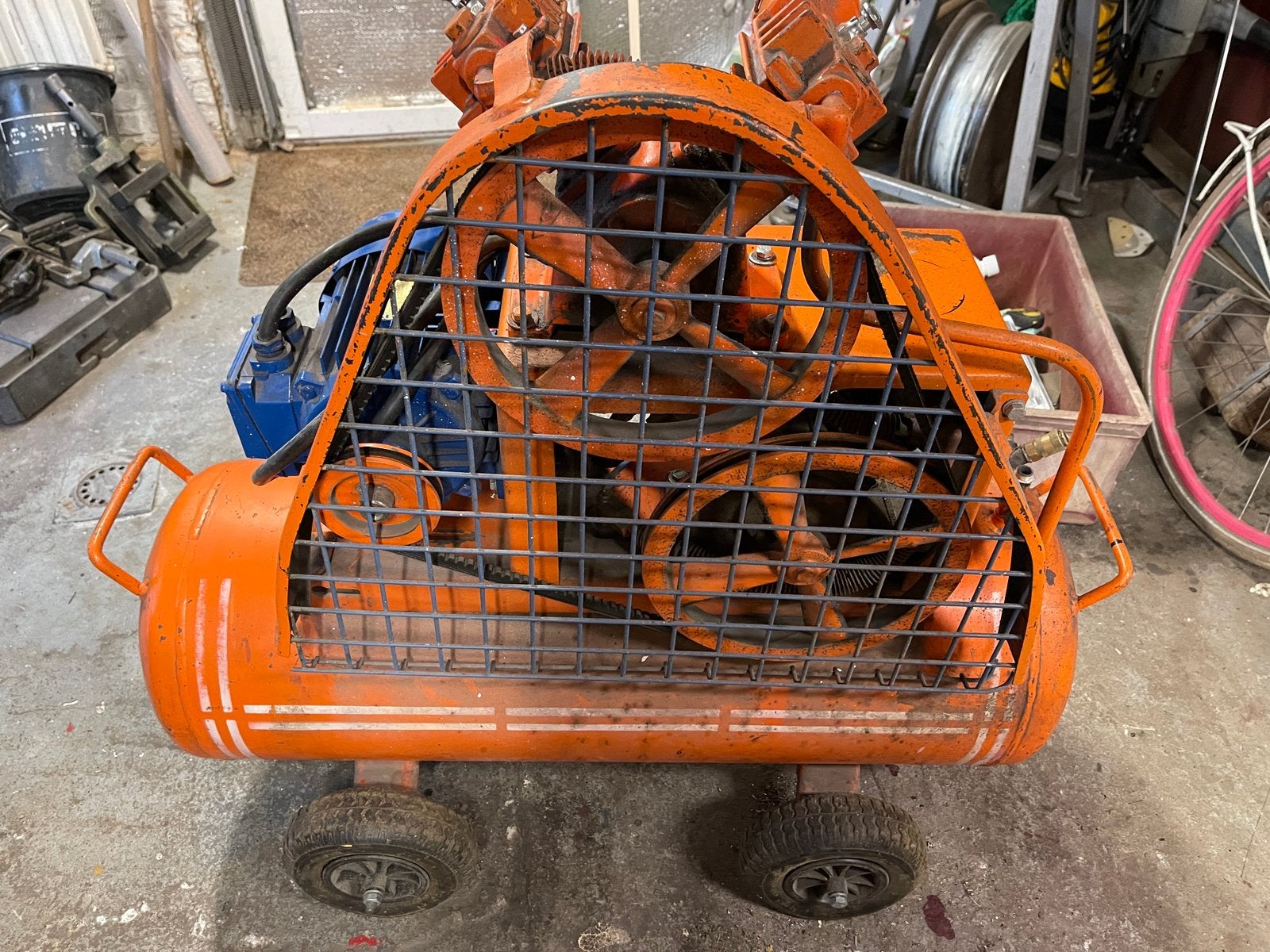 Compressor 380v met dubbele pomp. Tank lek, Doe-het-zelf en Verbouw, Compressors, 100 liter of meer, Ophalen, Zo goed als nieuw