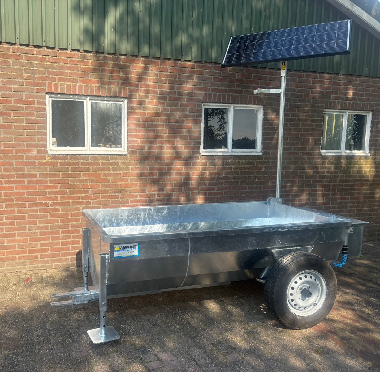 Weidedrinkbak op zonne energie