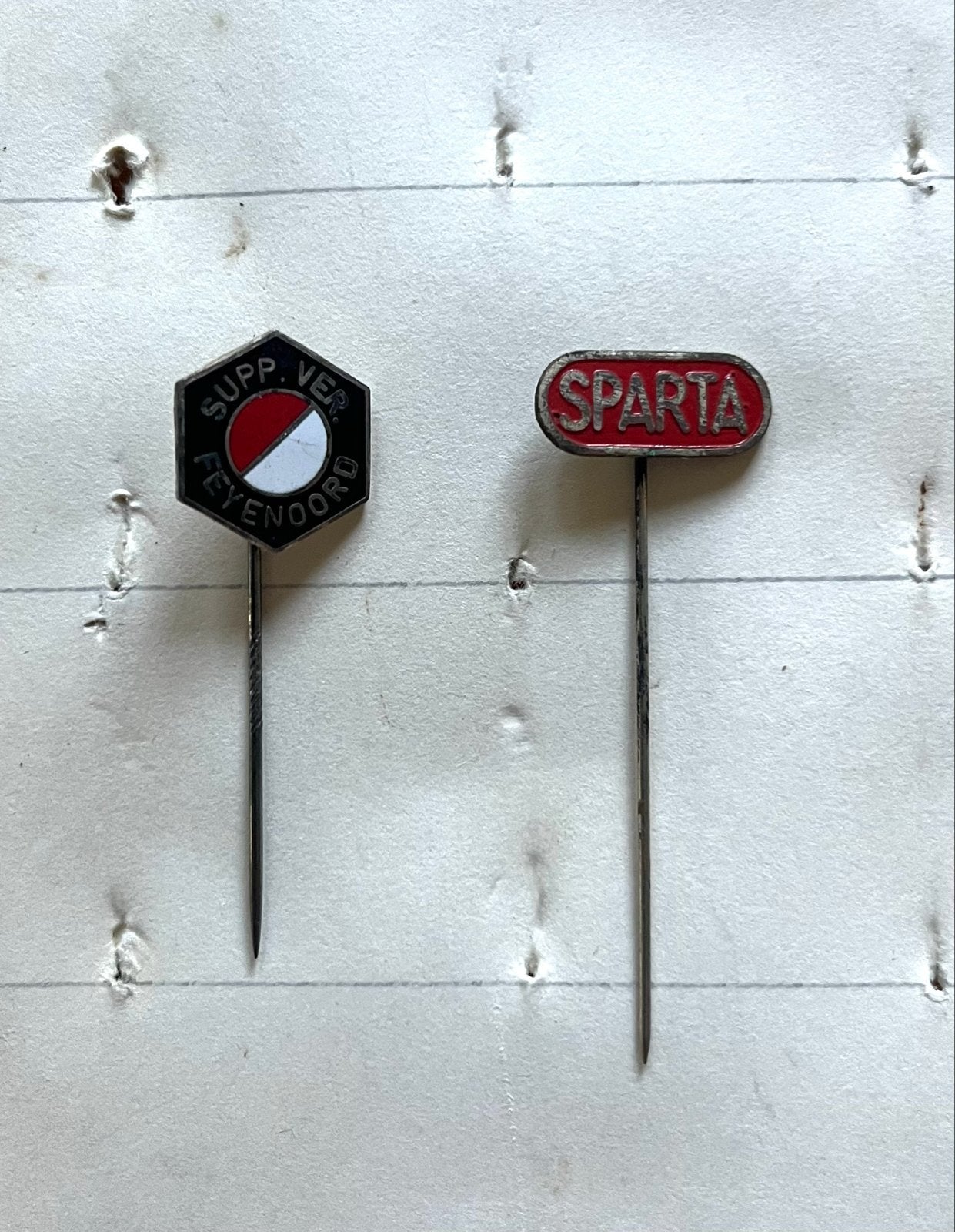 Feyenoord (supp. ver.) en Sparta Speldjes - voetbal, Ophalen of Verzenden, Gebruikt, Sport, Speldje of Pin