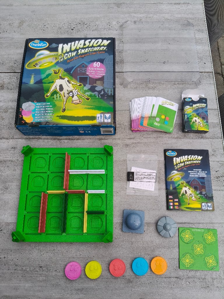 ThinkFun Invasion of the Cow Snatchers magnetic logic game, Een of twee spelers, Ophalen of Verzenden, Gebruikt, Thinkfun