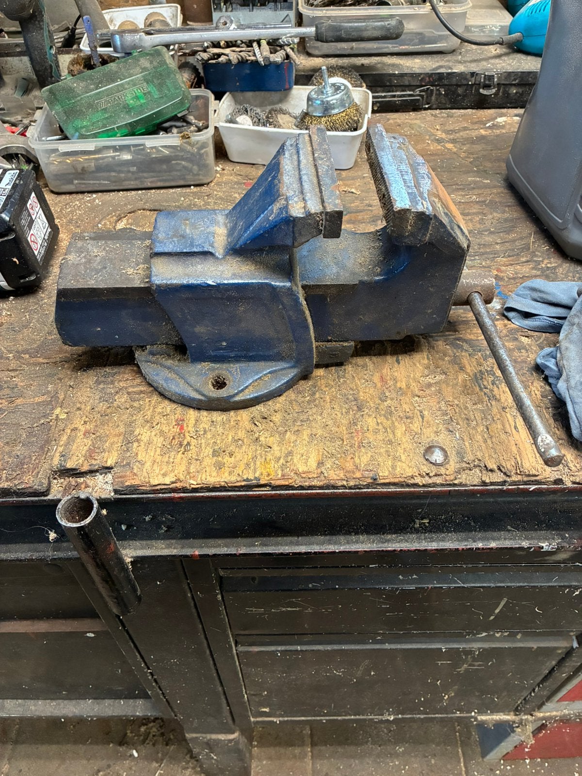 Bankschroef te koop aangeboden, Ophalen of Verzenden, Zo goed als nieuw, Minder dan 70 cm, Bankschroef