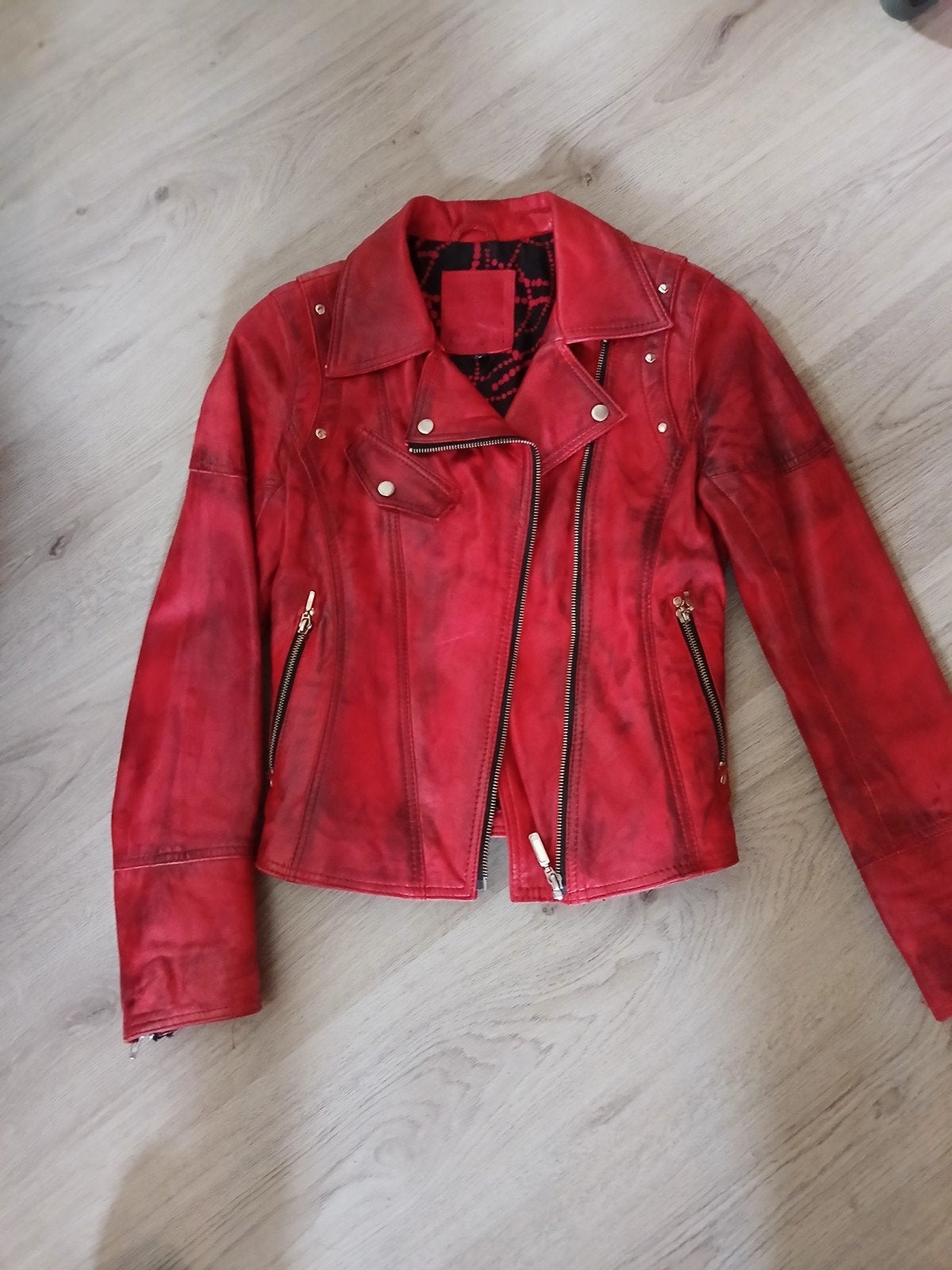 Rood leren bikerjack met ritsen en vetersluiting, Ophalen of Verzenden, Gedragen, Maat 38/40 (M), Rood