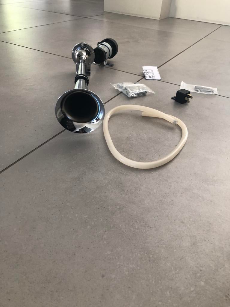 Nieuwe Luchthoorn 12V met Compressor - Slechts 1 dag oud!, Ophalen of Verzenden, Nieuw, Universele onderdelen