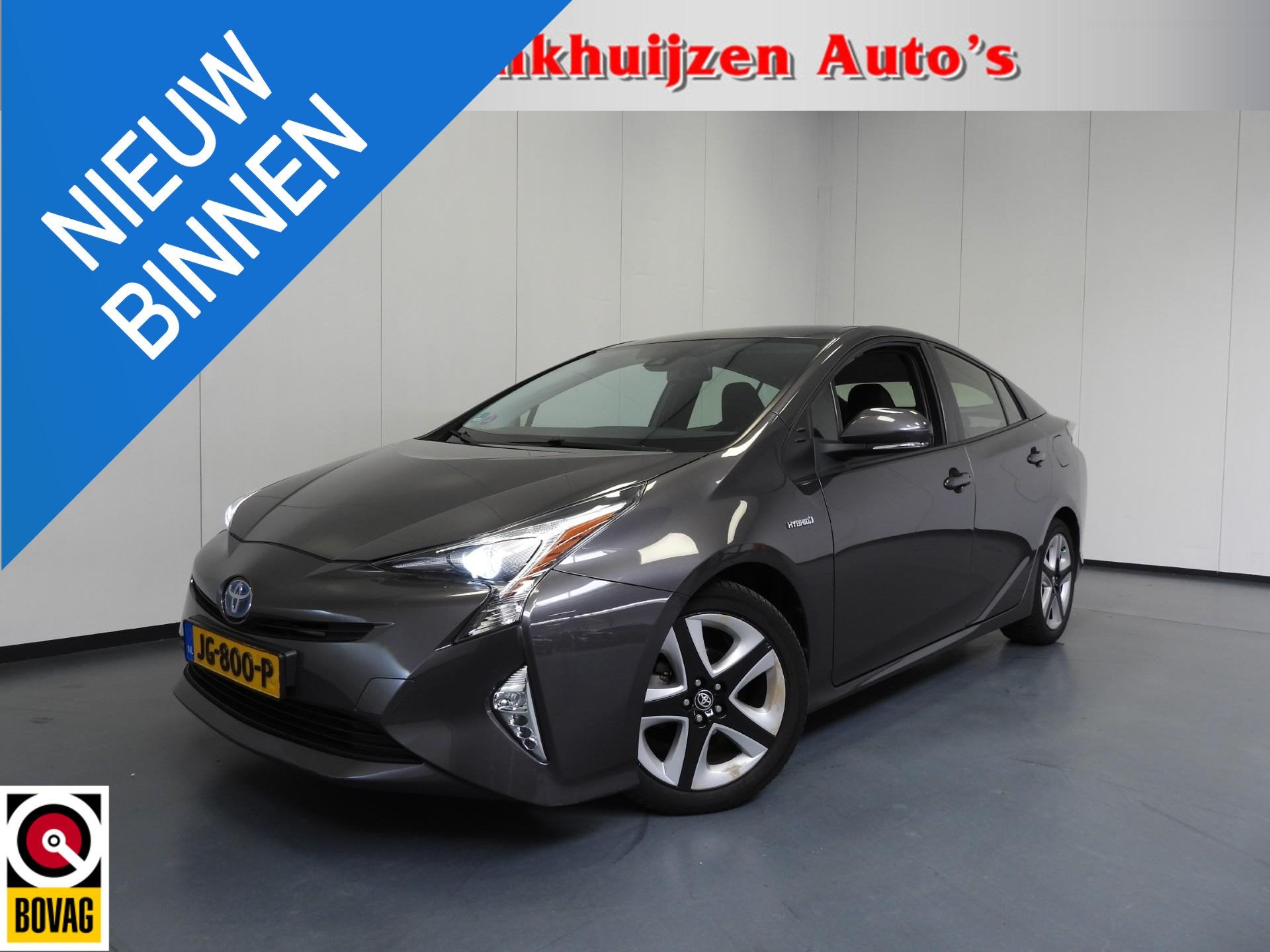 Toyota Prius 1.8 Hybrid Dynamic NAVI/CAMERA/LED/HEAD-UP/TREK, Auto's, Stof, Euro 6, 122 pk, Origineel Nederlands