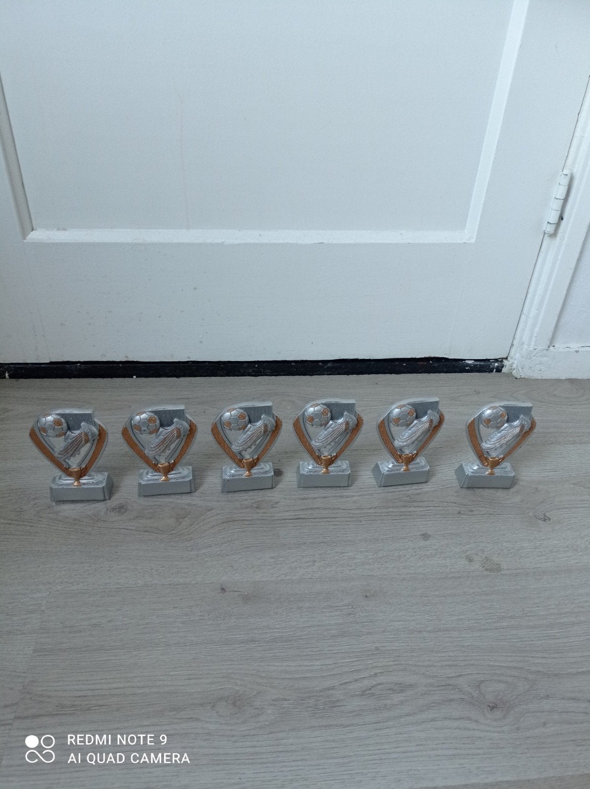 Te koop 6 voetbal trofee nieuw hoogte 12 cm, Ophalen of Verzenden
