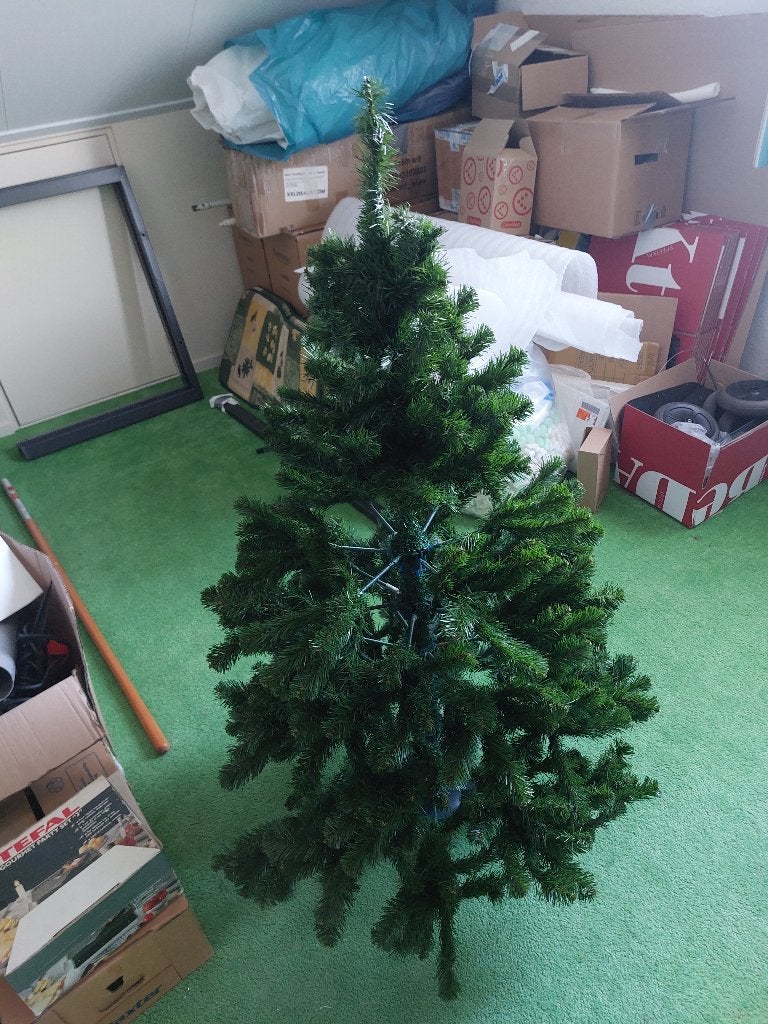 1 groene kunst kerstboom 1.33 hoog  beneden rond 80cm, Ophalen of Verzenden, Zo goed als nieuw