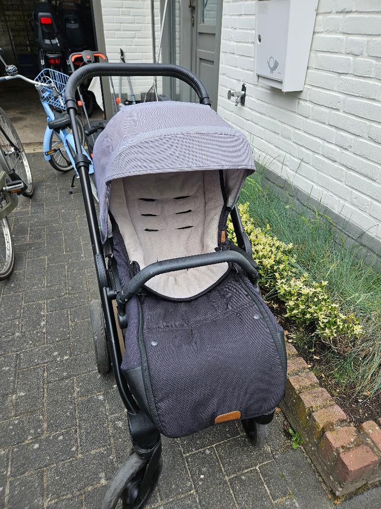 Mutsy Nio kinderwagen, Ophalen, Gebruikt, Verstelbare duwstang, Combiwagen