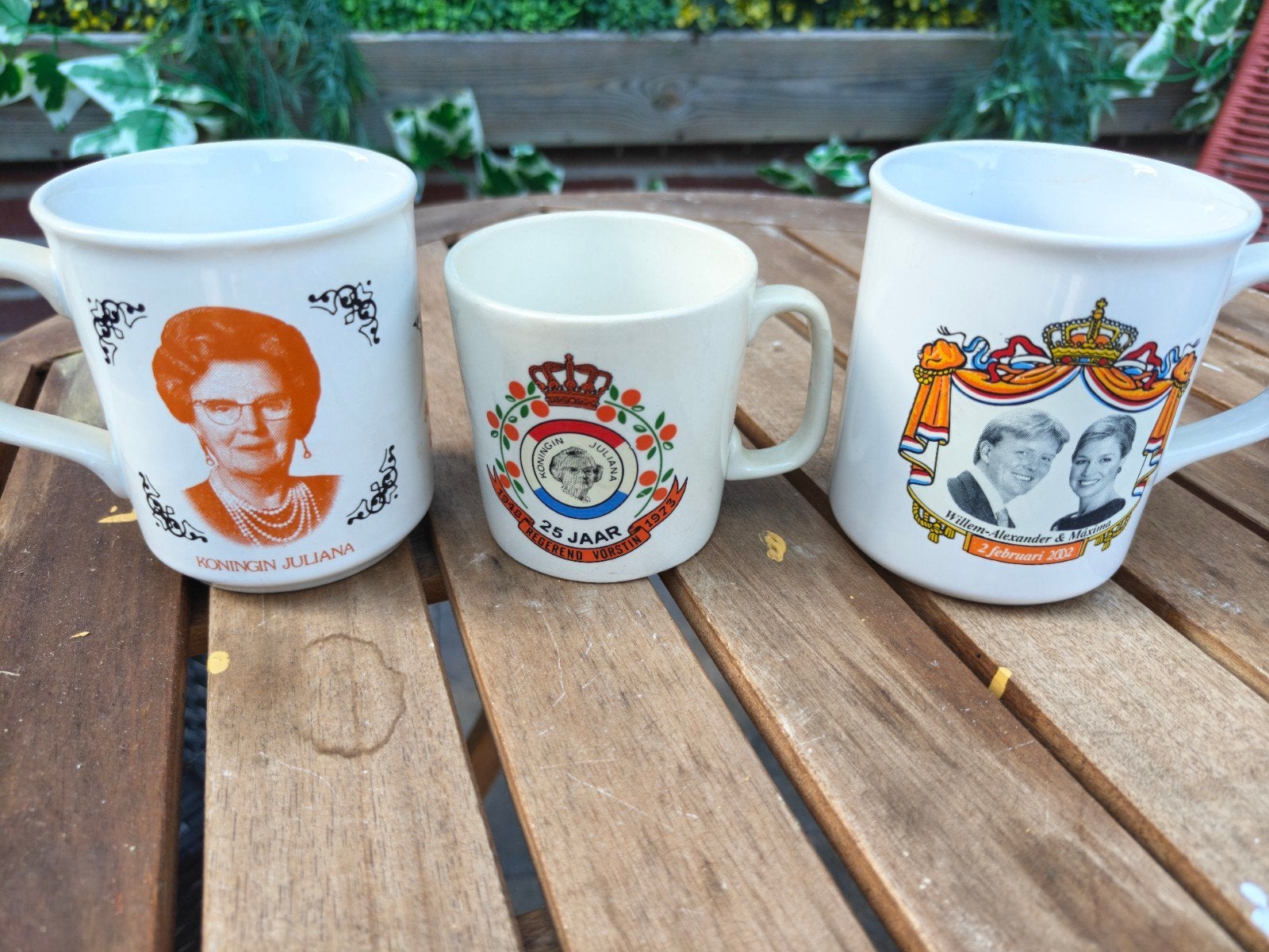 Set van 3 Koninklijke Herdenkingsmokken, Ophalen of Verzenden, Gebruikt, Nederland, Servies