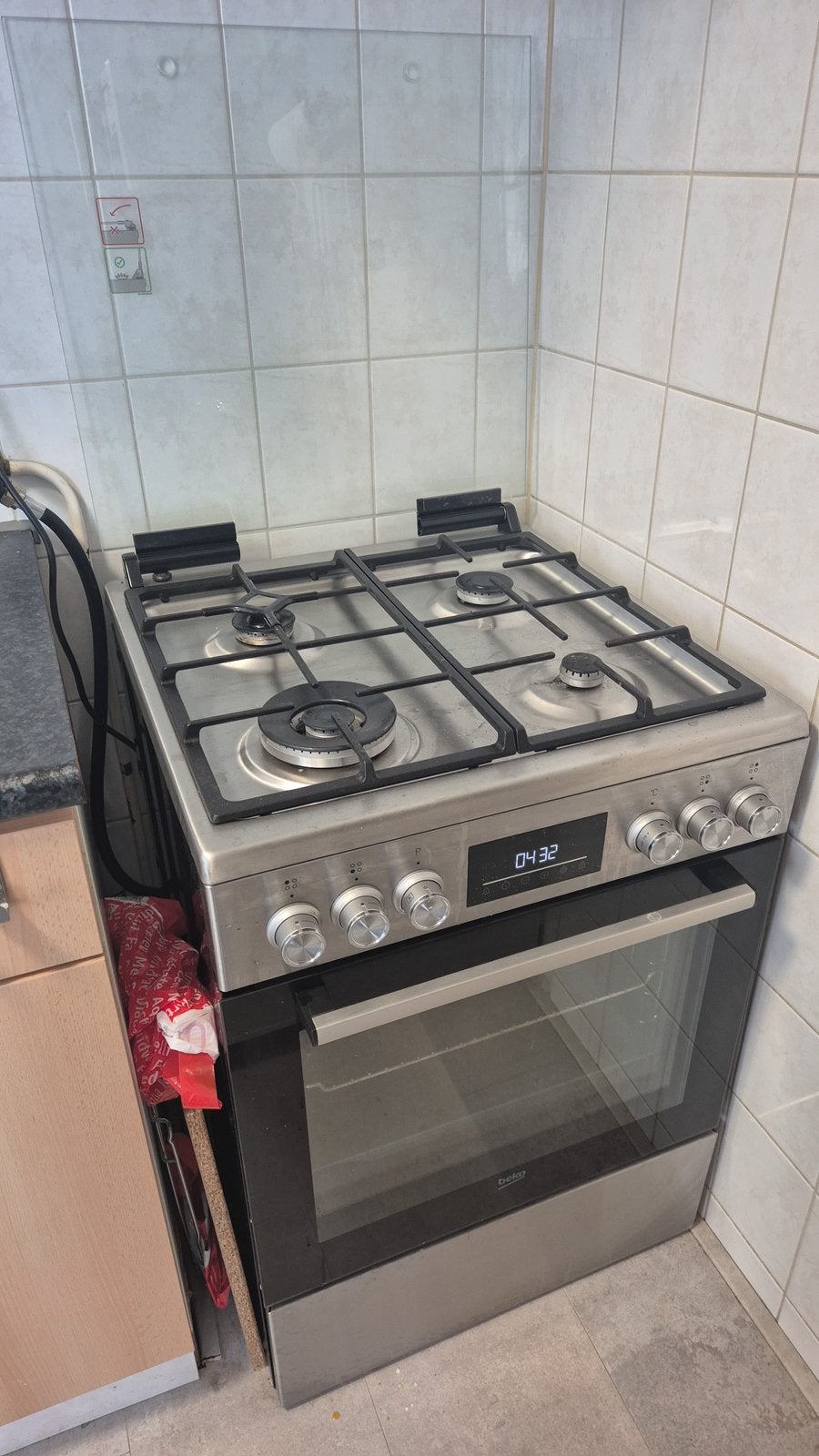 BEKO FBE6133XSNL  - Fornuis, Witgoed en Apparatuur, Fornuizen, Ophalen, 4 kookzones, Zo goed als nieuw, Gas