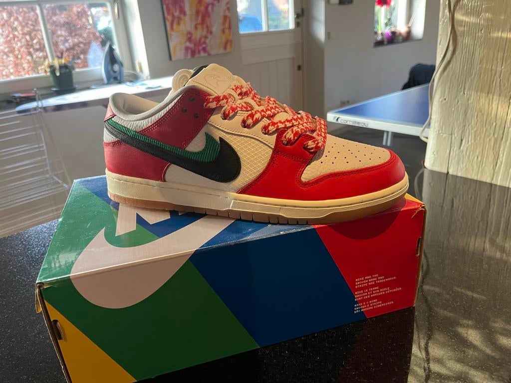 Nike SB Dunk Low Pro 'Frame Skate Habibi' - Nieuw in doos, Ophalen of Verzenden, Nieuw, Overige kleuren, Sneakers of Gympen