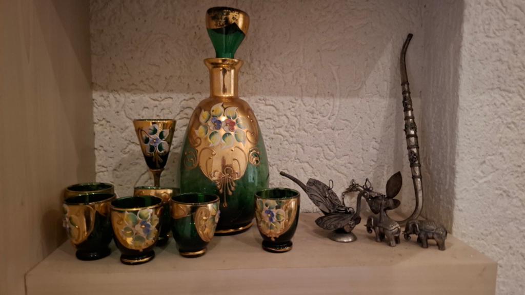 2x decoratieve vazen en karaf met glazen, Ophalen