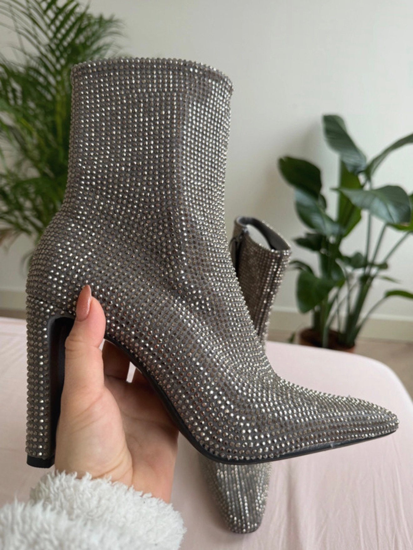 Zara zilveren strass enkellaarzen maat 38 –NIEUW met kaartje, Ophalen of Verzenden, Zo goed als nieuw, Grijs