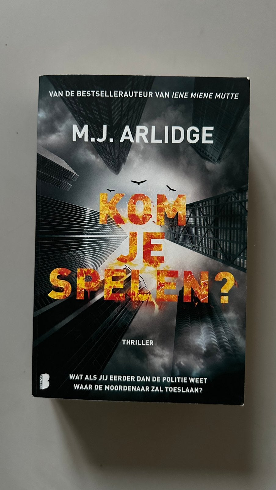 M.J. Arlidge - Kom je spelen?, Boeken, Thrillers, Ophalen of Verzenden, Gelezen, M.J. Arlidge