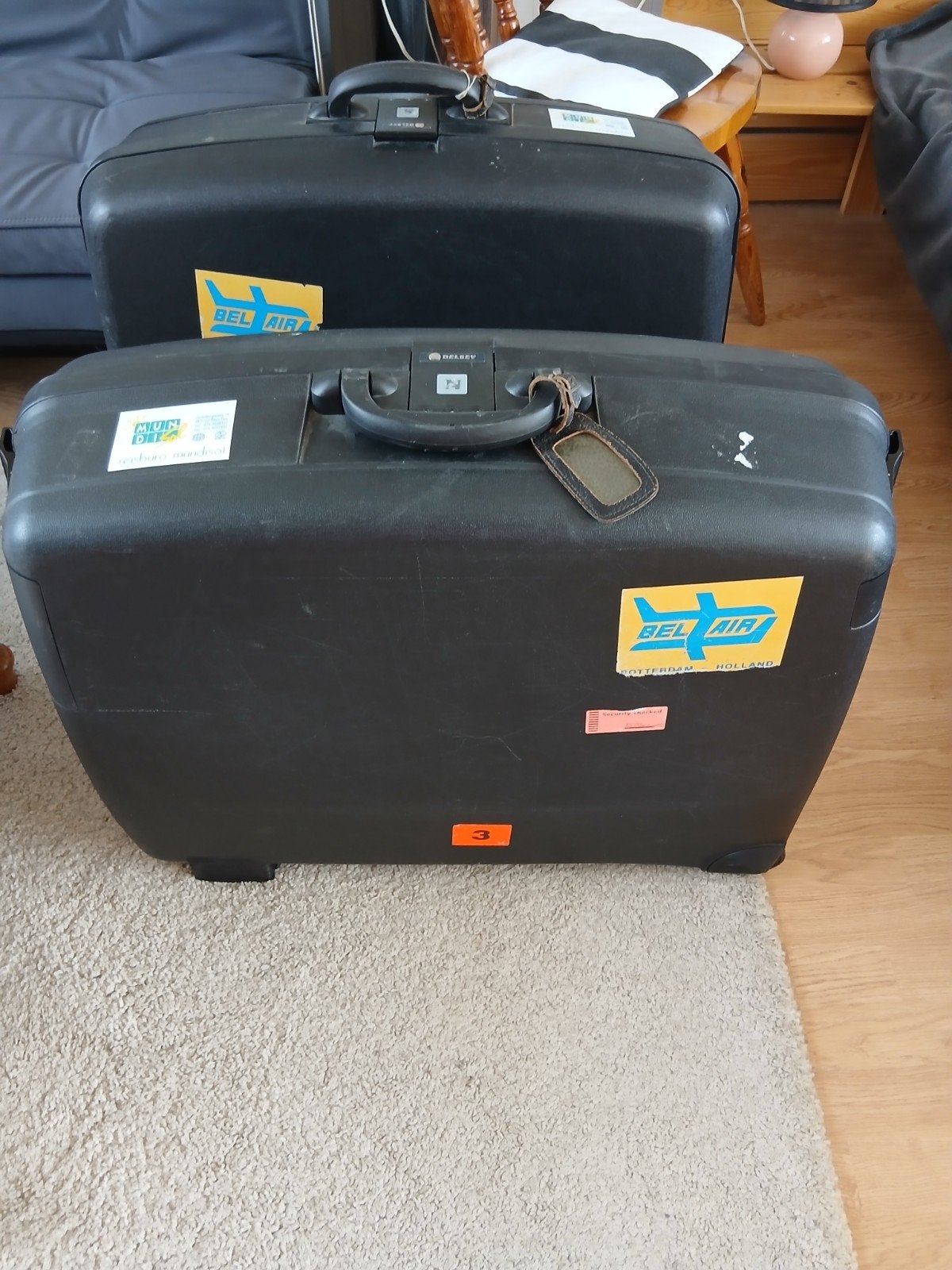 Delsey hardschaal koffer(s), Sieraden, Tassen en Uiterlijk, Koffers, Gebruikt, Hard kunststof, 70 cm of meer, Wieltjes