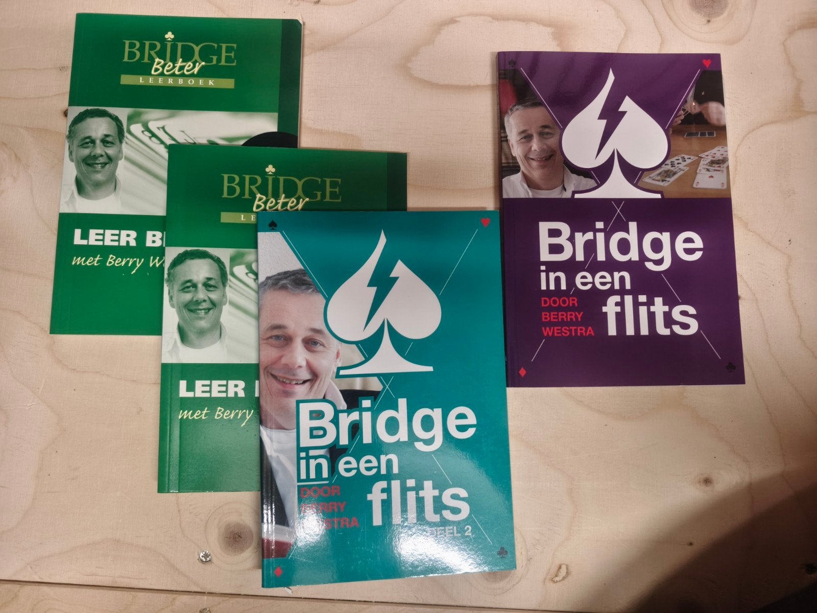 Bridge in een flits & Bridge Beter Leerboek - Berry Westra, Boeken, Ophalen of Verzenden, Zo goed als nieuw, Overige niveaus, Berry Westra