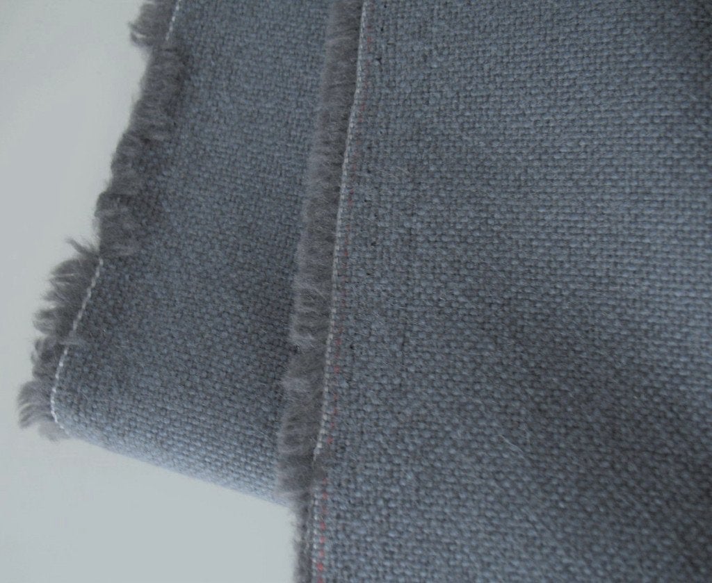 De Ploeg Ploegwool 29; zacht blauw; 2x restant meubelstof, Hobby en Vrije tijd, Stoffen en Lappen, Wol, Blauw, 120 cm of meer
