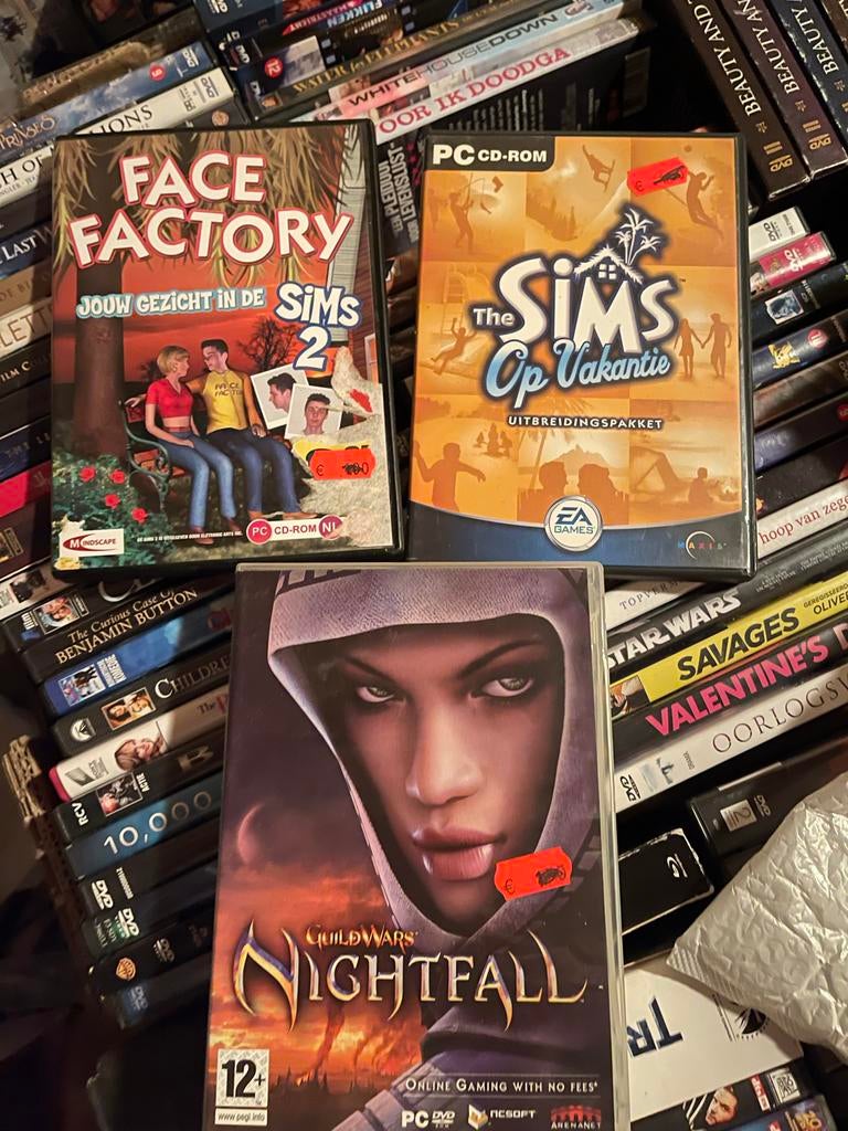 PC CD-ROM Games: The Sims 2, The Sims Op Vakantie, Guild War, Spelcomputers en Games, Games | Pc, Online, Gebruikt, 1 speler, Ophalen of Verzenden