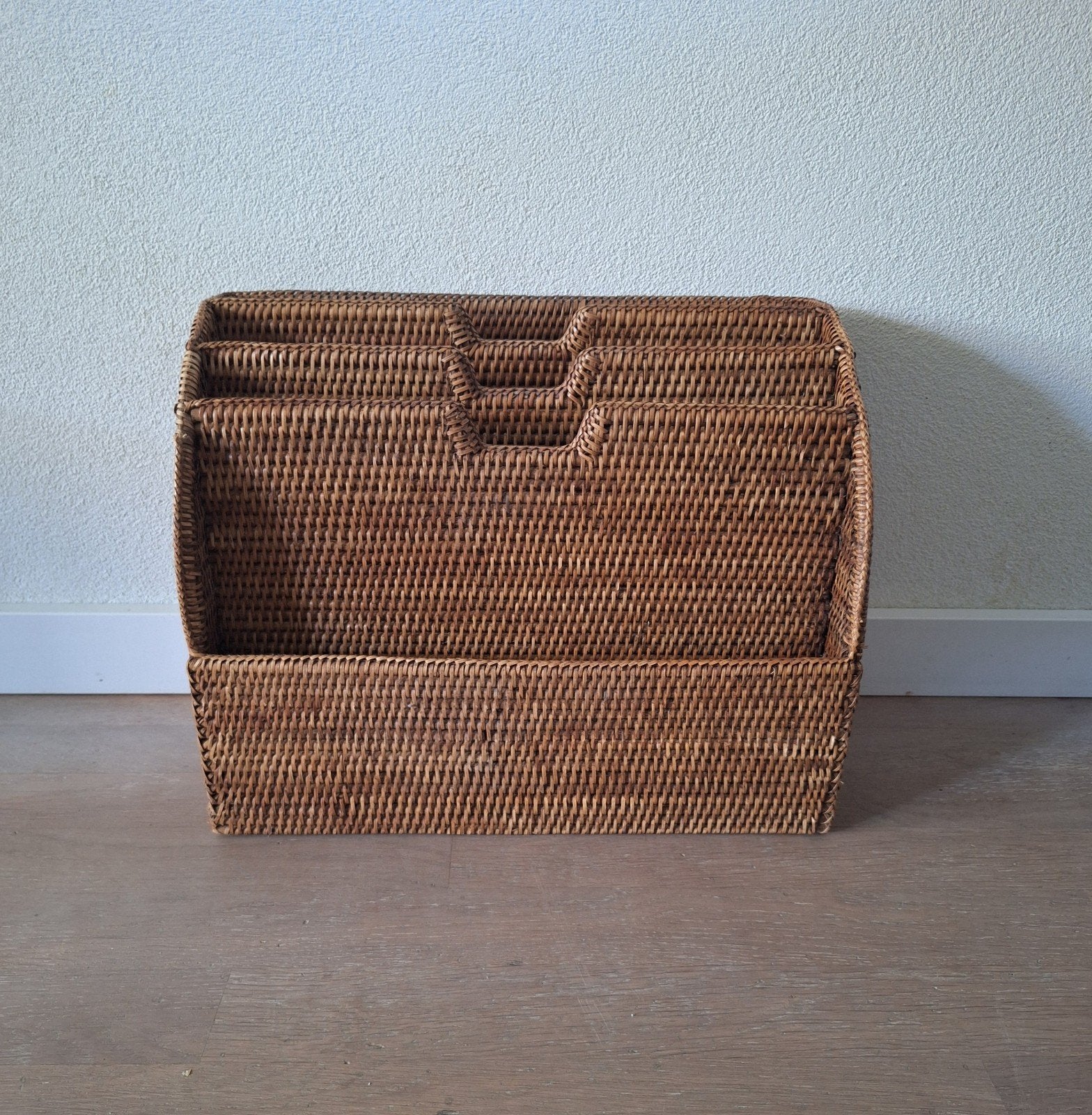 XXL Vintage brocante lectuurmand krantenbak, Huis en Inrichting, Ophalen of Verzenden, Rechthoekig, Riet, Gevlochten