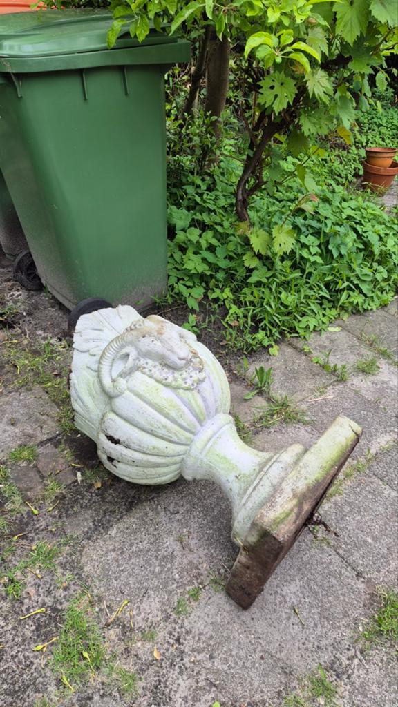 Efteling bloempot Villa Volta (kapot), Ophalen, Gebruikt, Overige typen