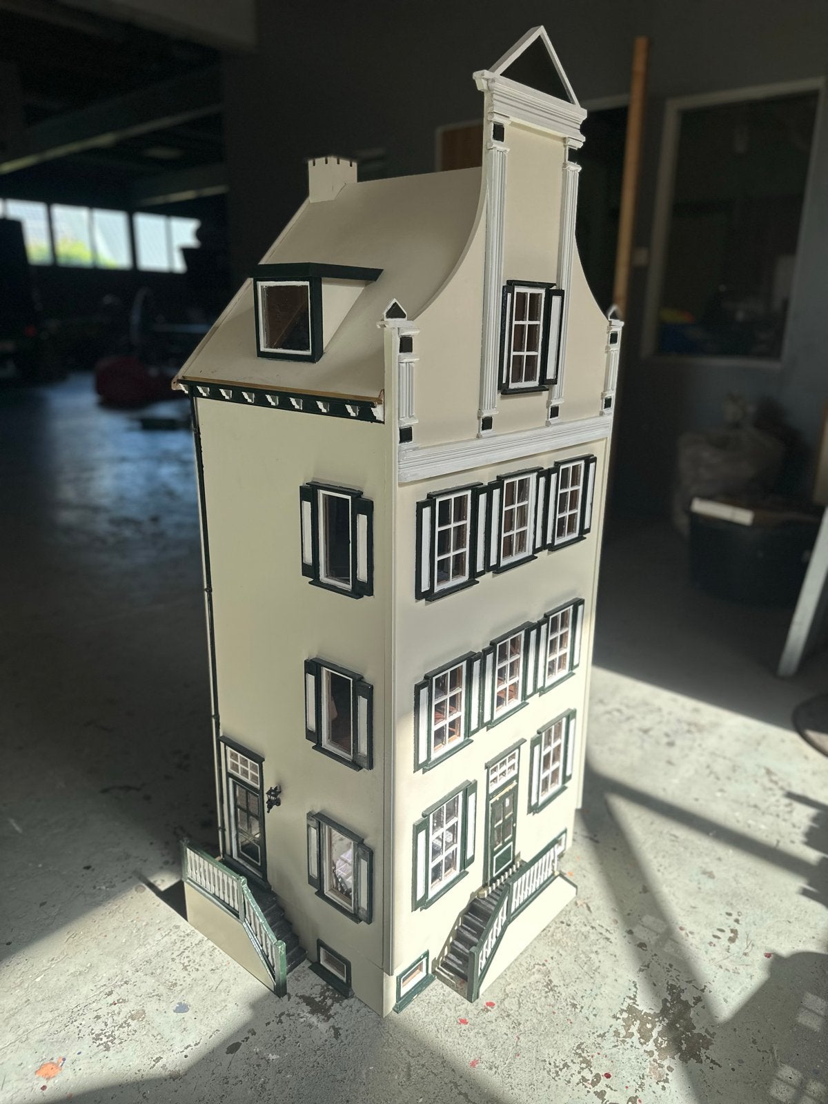 Groot Poppenhuis met Meubels en Verlichting, Ophalen of Verzenden, Gebruikt, Poppenhuis