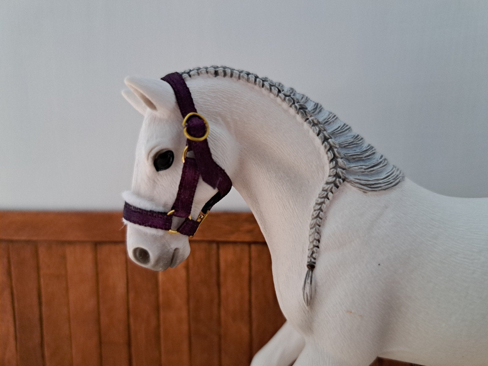 schleich halster bordeaux rood donker, Ophalen of Verzenden, Zo goed als nieuw, Paard, Beeldje of Figuurtje