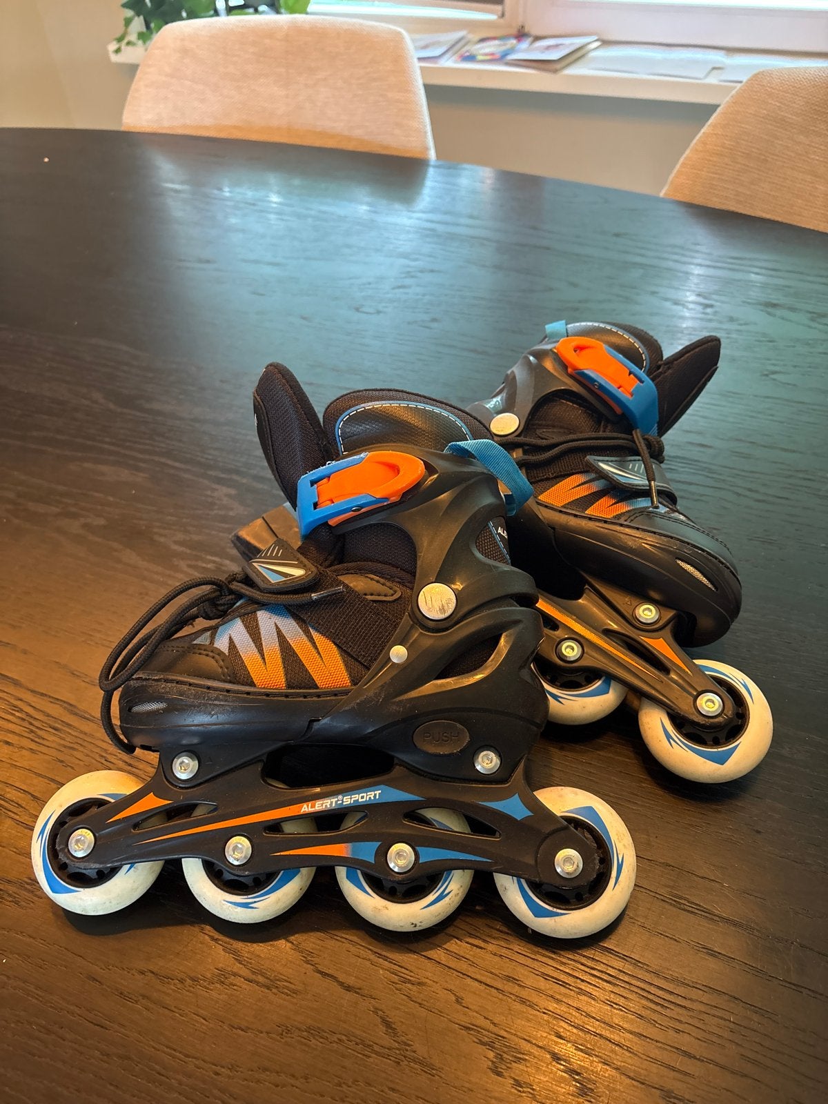 Verstelbare inline skates - Maat 31-34, Kinderen en Baby's, Speelgoed | Buiten | Rolschaatsen, Ophalen, Verstelbaar, Zo goed als nieuw