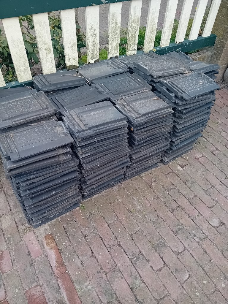 Dakpannen, Doe-het-zelf en Verbouw, Ophalen, Steen of Klei, Zwart, Dakpannen