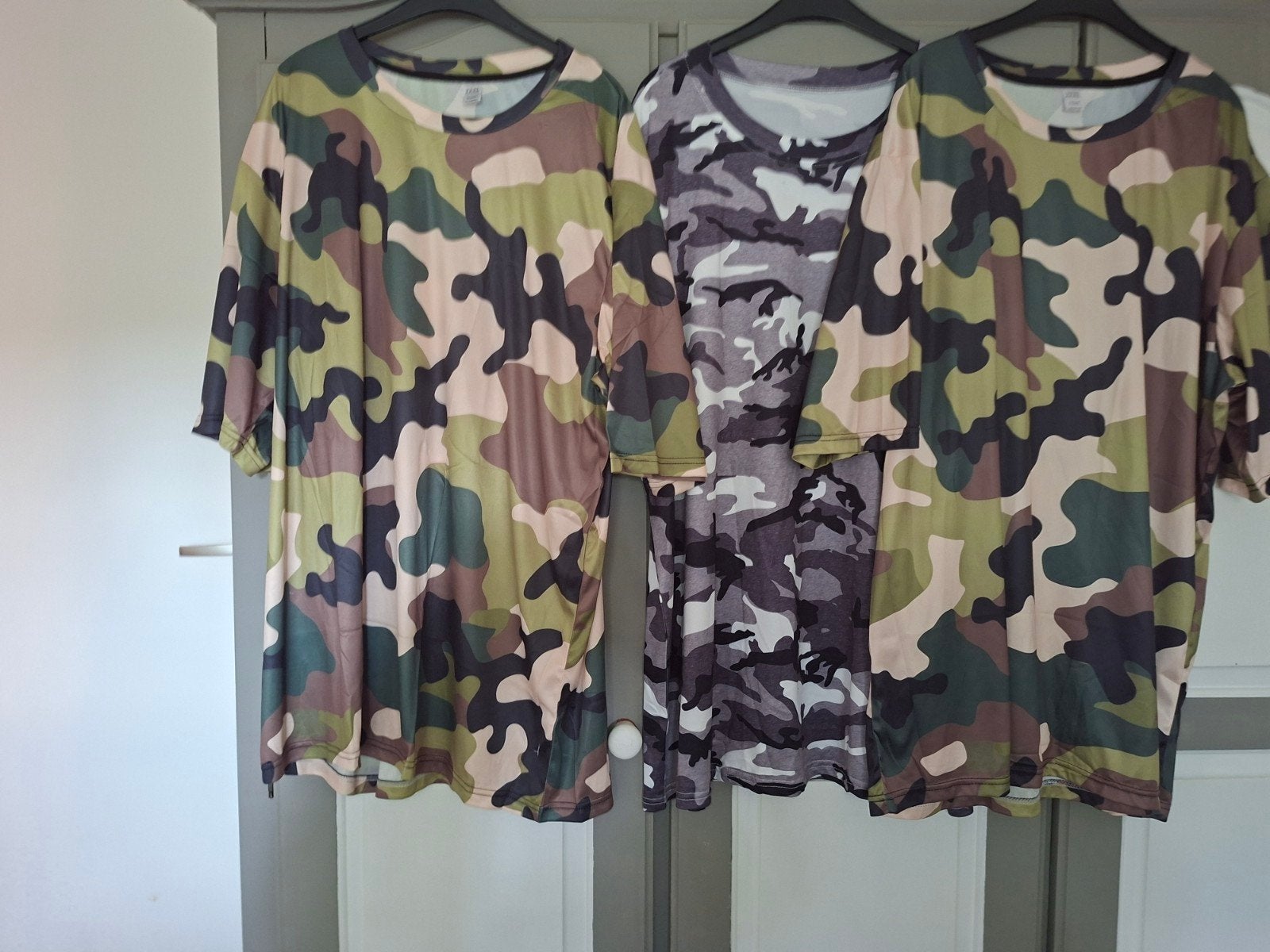 Camo T-shirts - Diverse kleuren en maten 3maal xl, Kleding | Dames, T-shirts, Ophalen, Meerkleurig, Maat 42/44 (L), Korte mouw