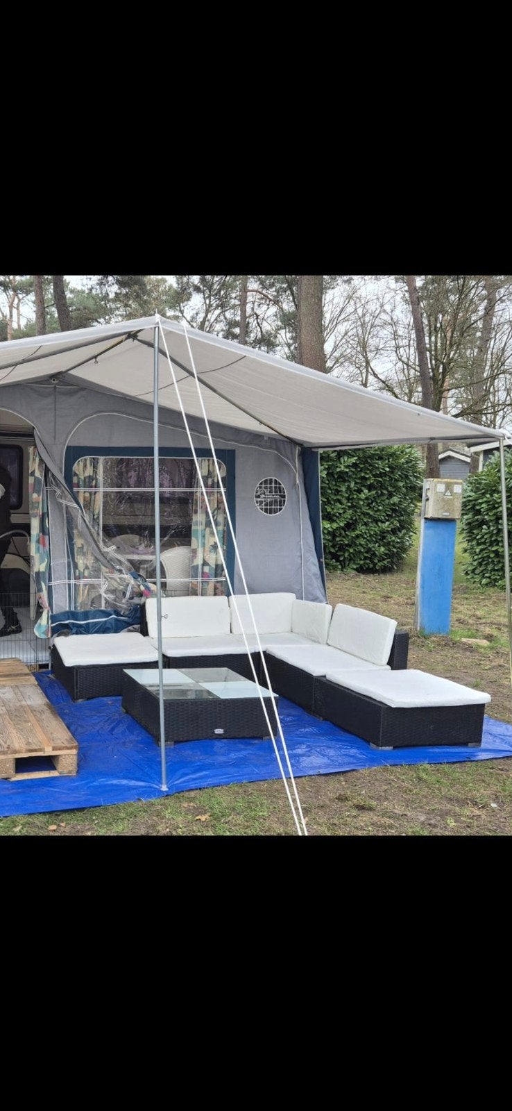 Loungeset met witte en zwarte kussens - Houthalen, Tuin en Terras, Tuinsets en Loungesets, Ophalen, Gebruikt