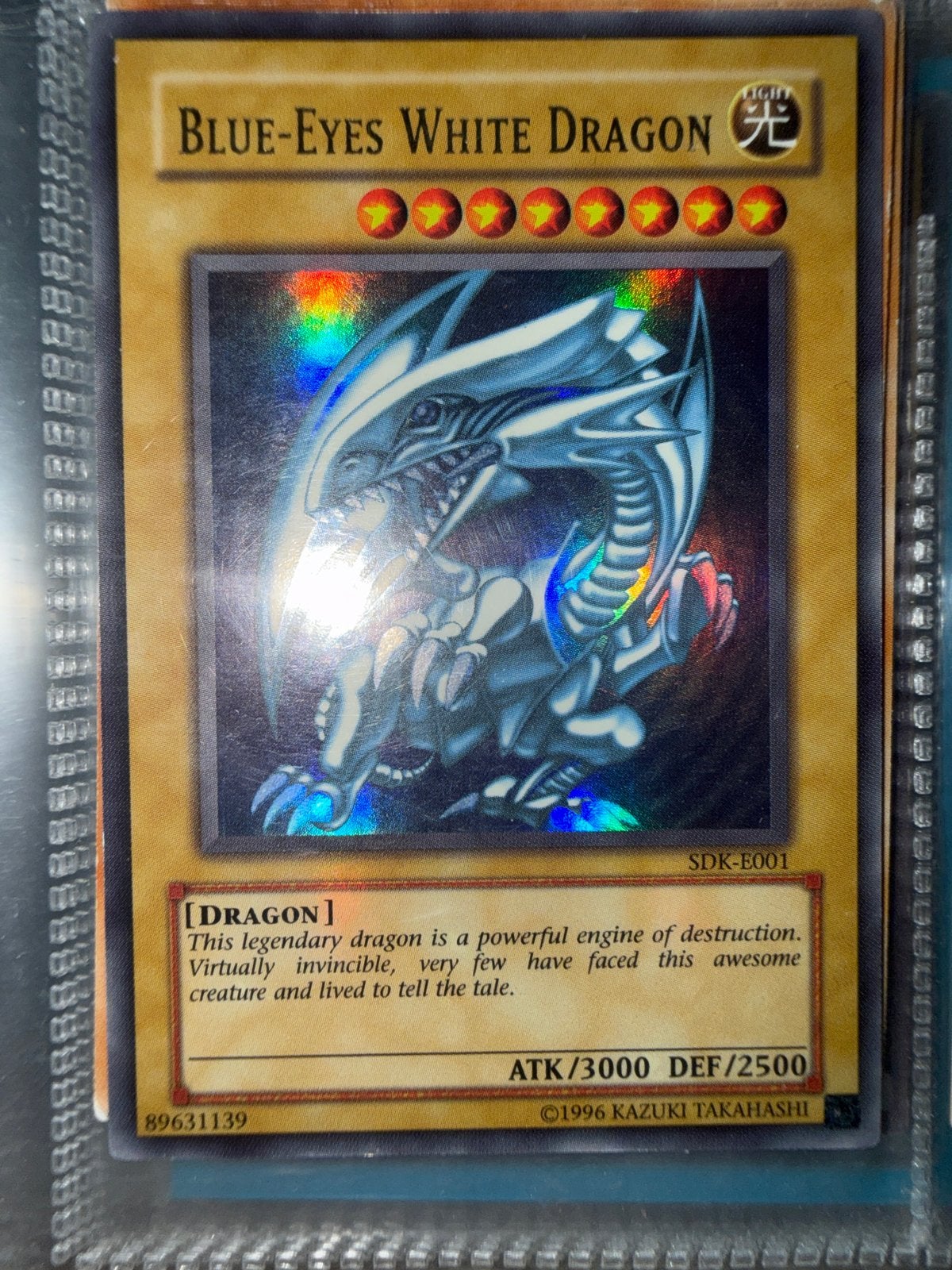 Yu-Gi-Oh! Blue-Eyes White Dragon SDK-E001 Foil, Hobby en Vrije tijd, Verzamelkaartspellen | Yu-gi-Oh!, Ophalen of Verzenden, Gebruikt