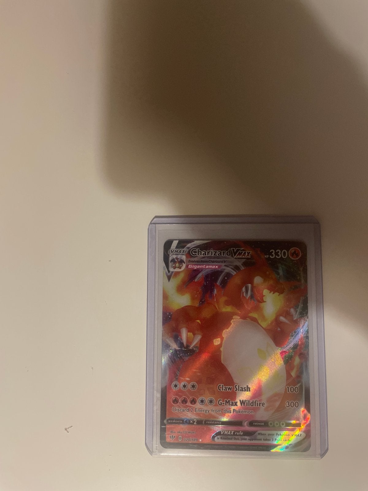 Charizard VMAX Gigantamax Pokémon kaart, Ophalen of Verzenden, Zo goed als nieuw, Losse kaart
