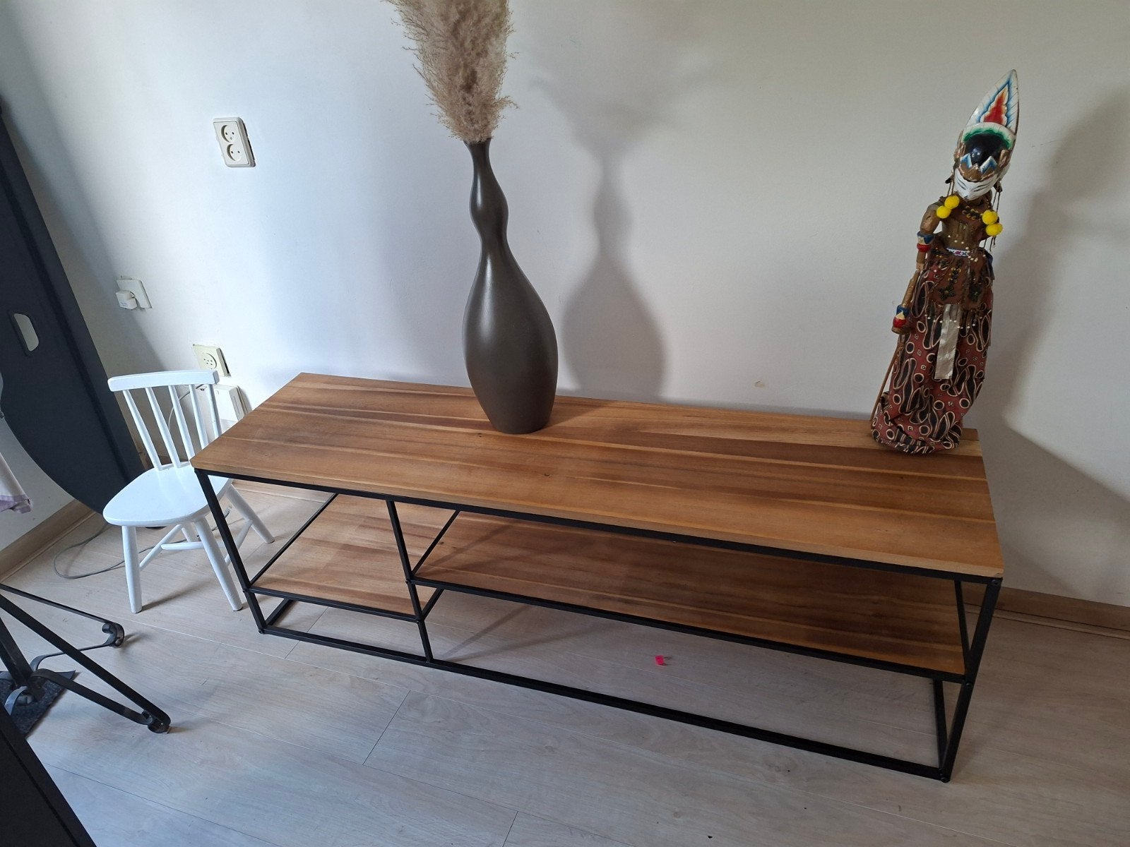 TV-meubel met metalen frame en houten blad, Gebruikt, 100 tot 150 cm, Modern, Industrieel, Minder dan 100 cm
